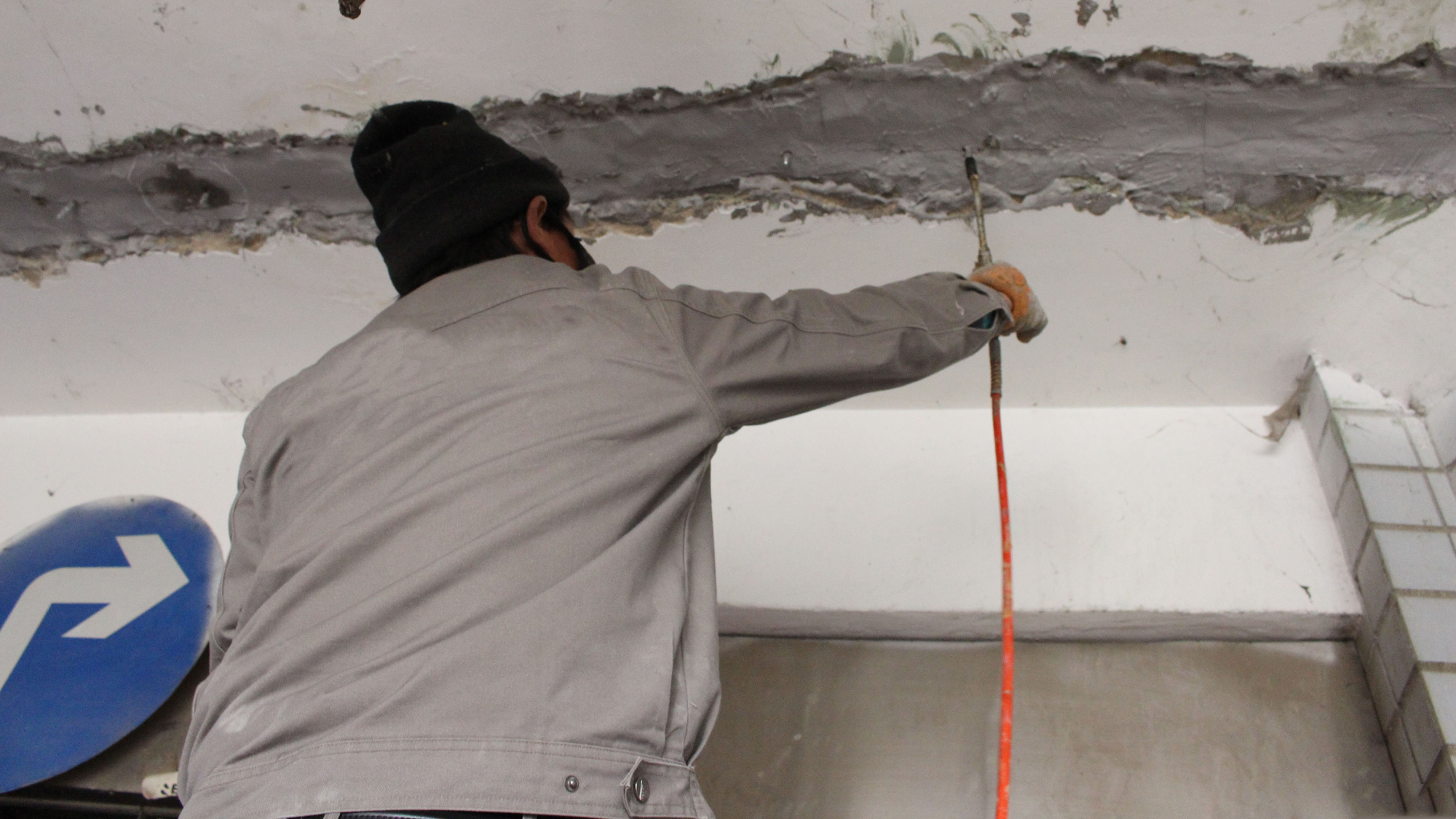 卫生间漏水不砸砖怎么补救,补漏神器轻松解决渗水卫生间漏水