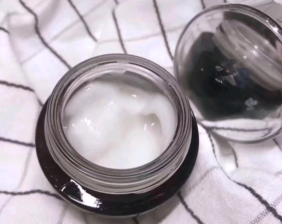 雅诗兰黛和兰蔻小黑瓶眼霜哪个好,雅诗兰黛小棕瓶对比兰蔻发光眼霜