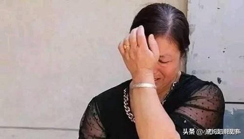 10岁小男孩嘴巴起泡是什么原因,小男孩嘴巴起泡