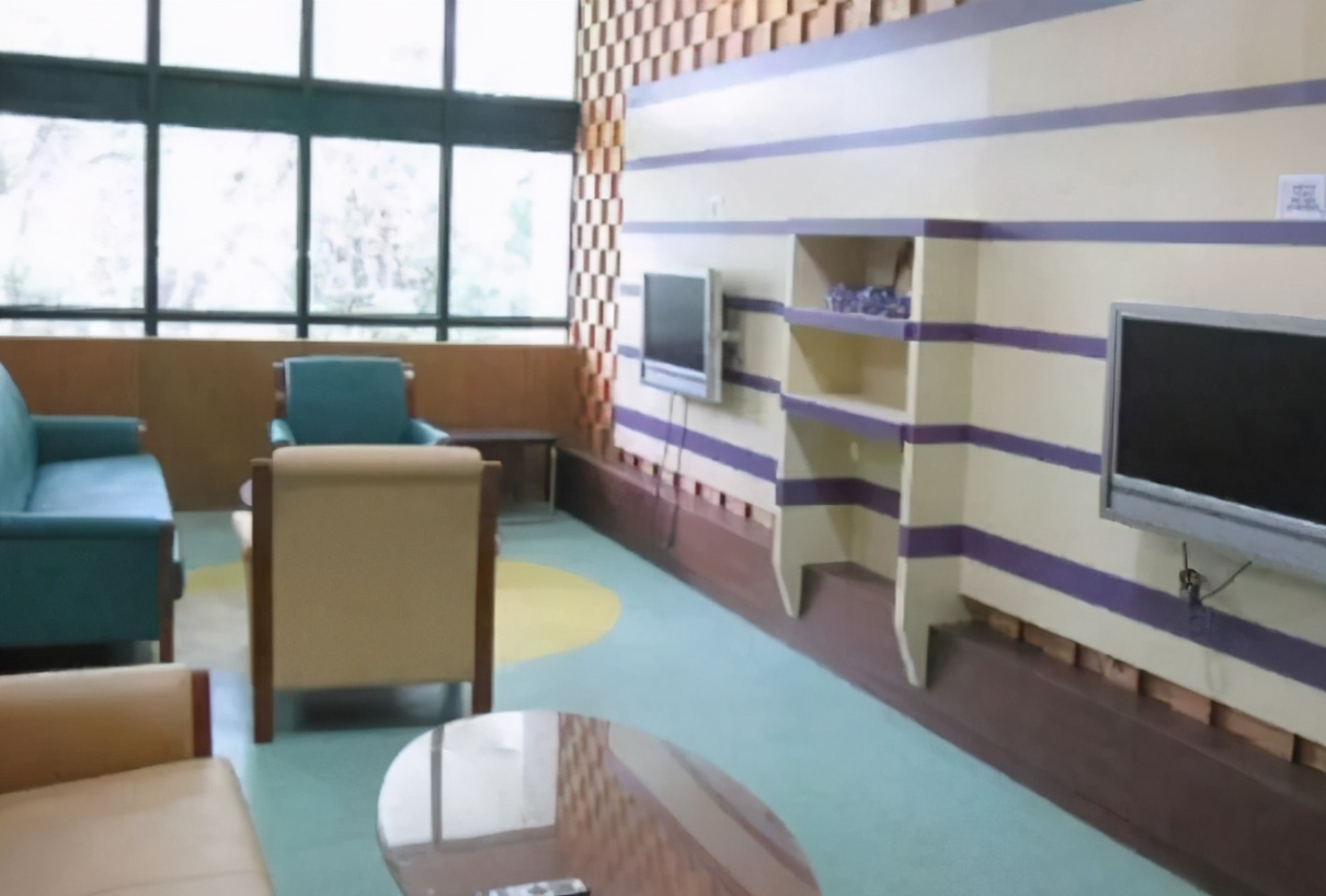 普通宿舍和清华大学宿舍有多豪华,中国大学十大豪华宿舍