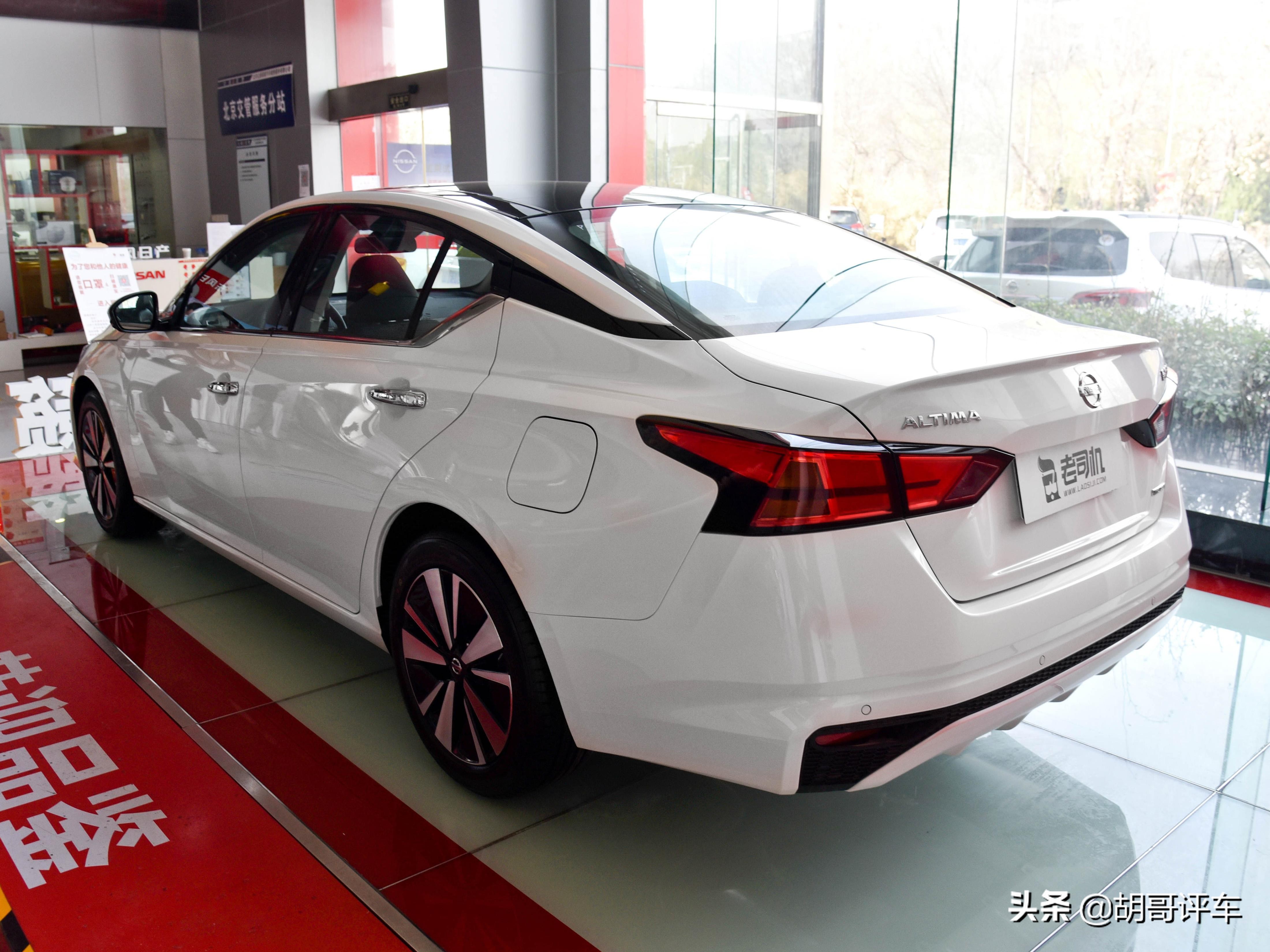 中型车新选择，家用好车推荐，后排大沙发，实拍天籁