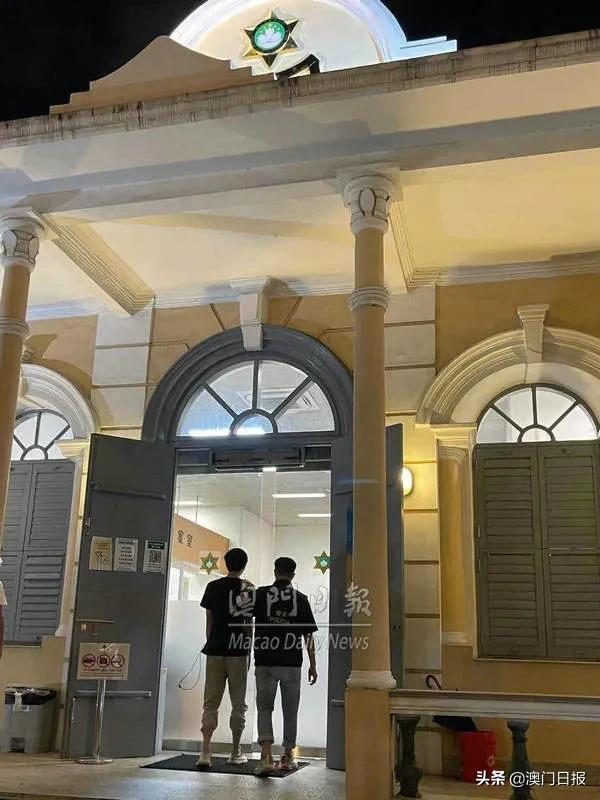 中学女生巴士上遇“咸猪手”!女子上厕所遭上下其手