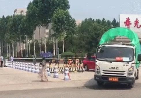 开心到劈叉什么梗,开心到劈叉出处