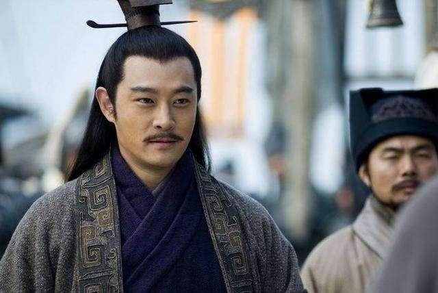 孙策去世周瑜回来,新三国孙策战死大乔痛哭