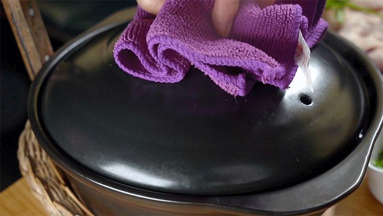 椰椰椰！这家人气椰子鸡专门店，光是汤底就喝饱了