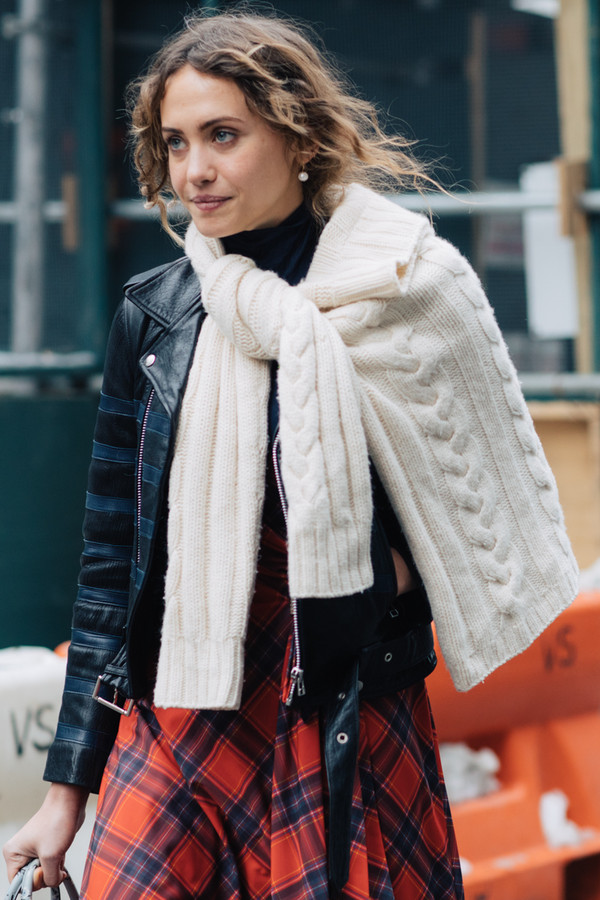 冬季毛衣如何叠穿显高级,宽松毛衣叠穿搭配