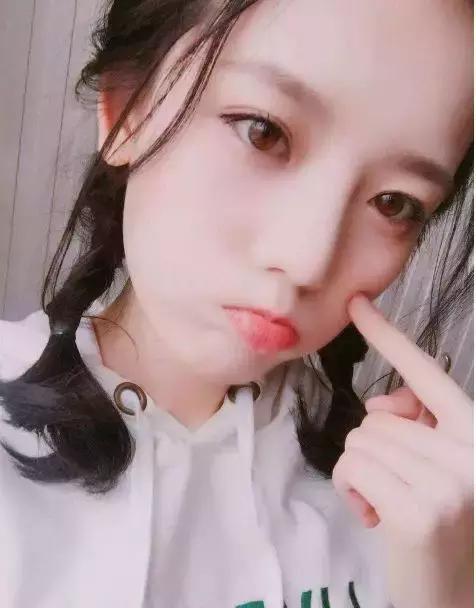 现在女生发型都是披头散发,女士新潮发型2020流行发型