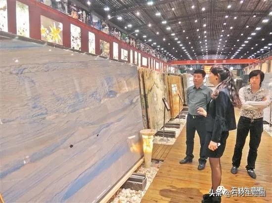 瓷砖一直靠模仿天然石材抢占市场，然而，石材从未被超越
