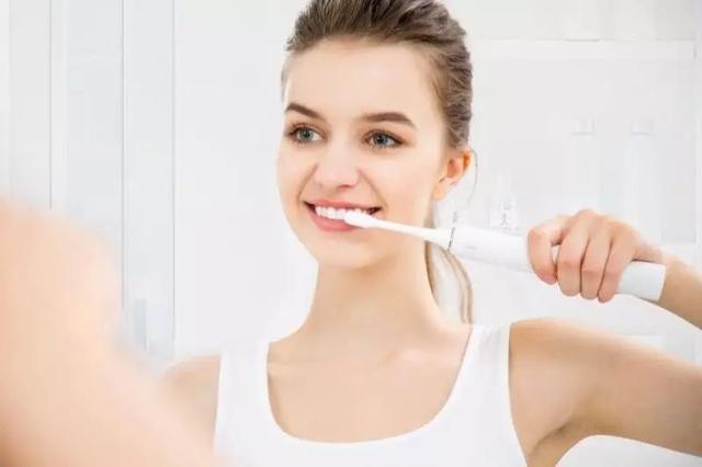 牙结石牙缝大自己脱落小妙招,不小心把牙缝的牙结石抠掉了