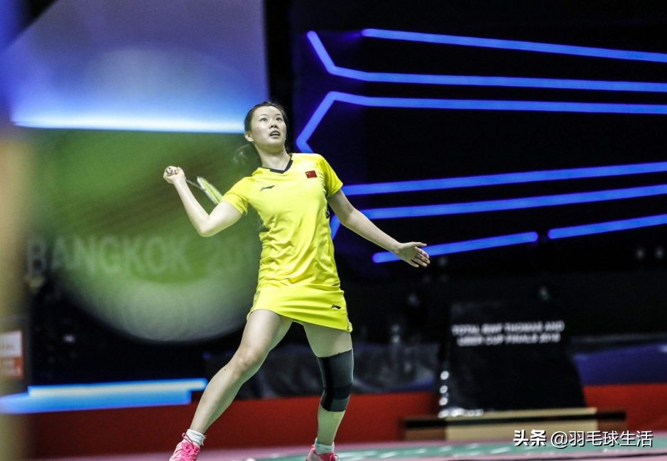 羽毛球高远球怎么打不到后场,羽毛球高远球打不到底线