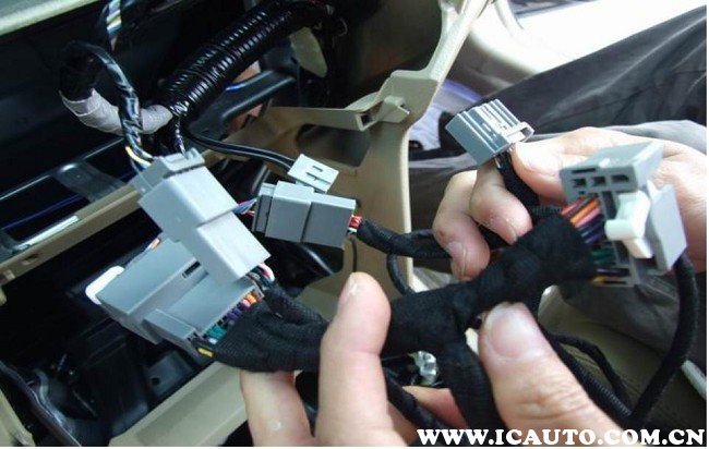 车载显示屏不启动是怎么回事,车载显示屏不清晰怎么回事呢