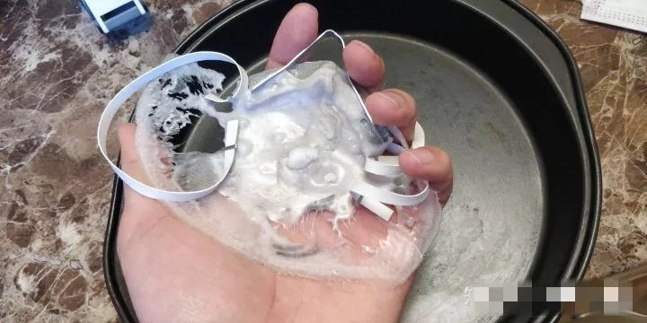 酒精消毒口罩正确做法,医用酒精消毒口罩的正确方法