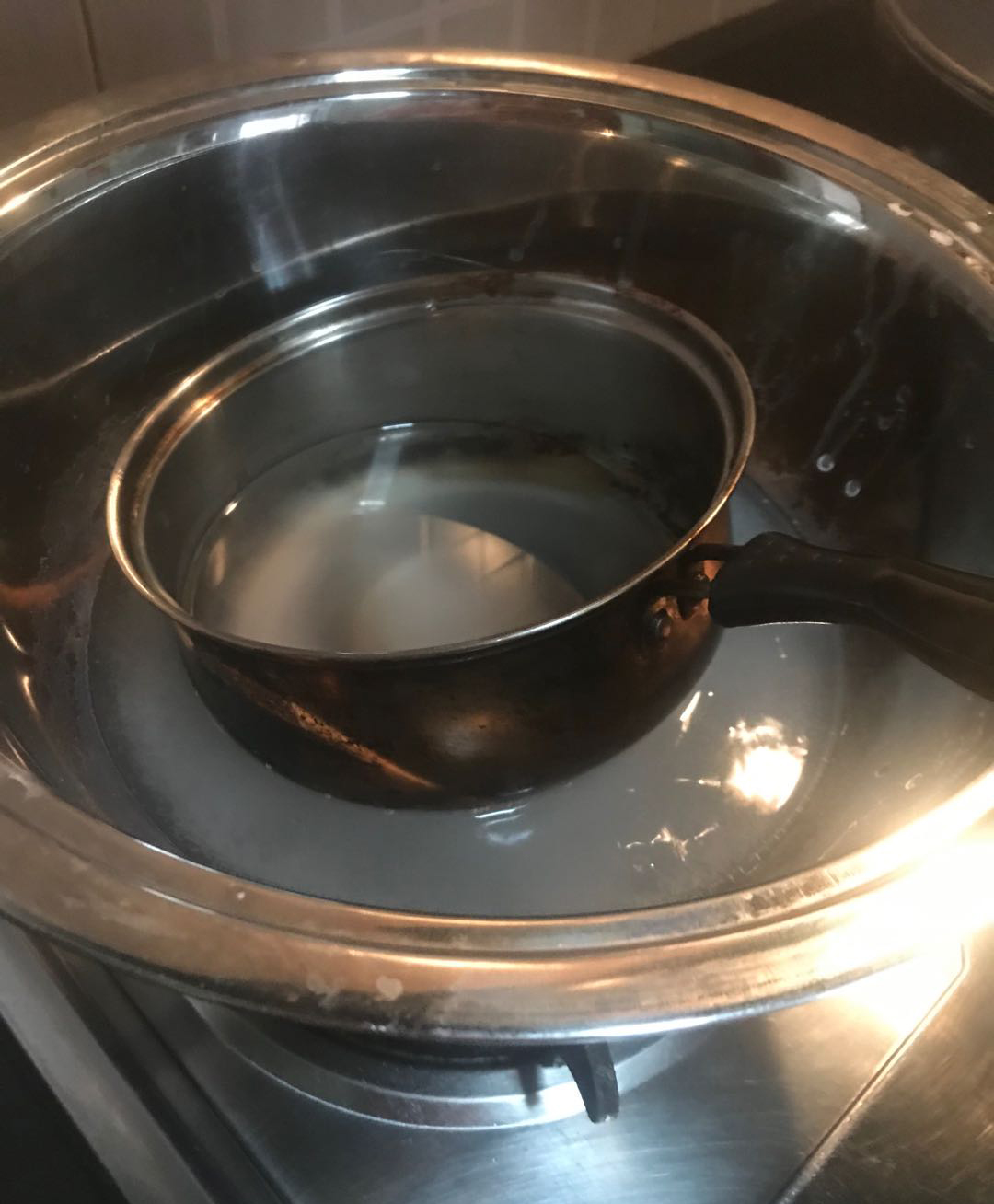 锅底也要锃亮,锅底灰不怕黑