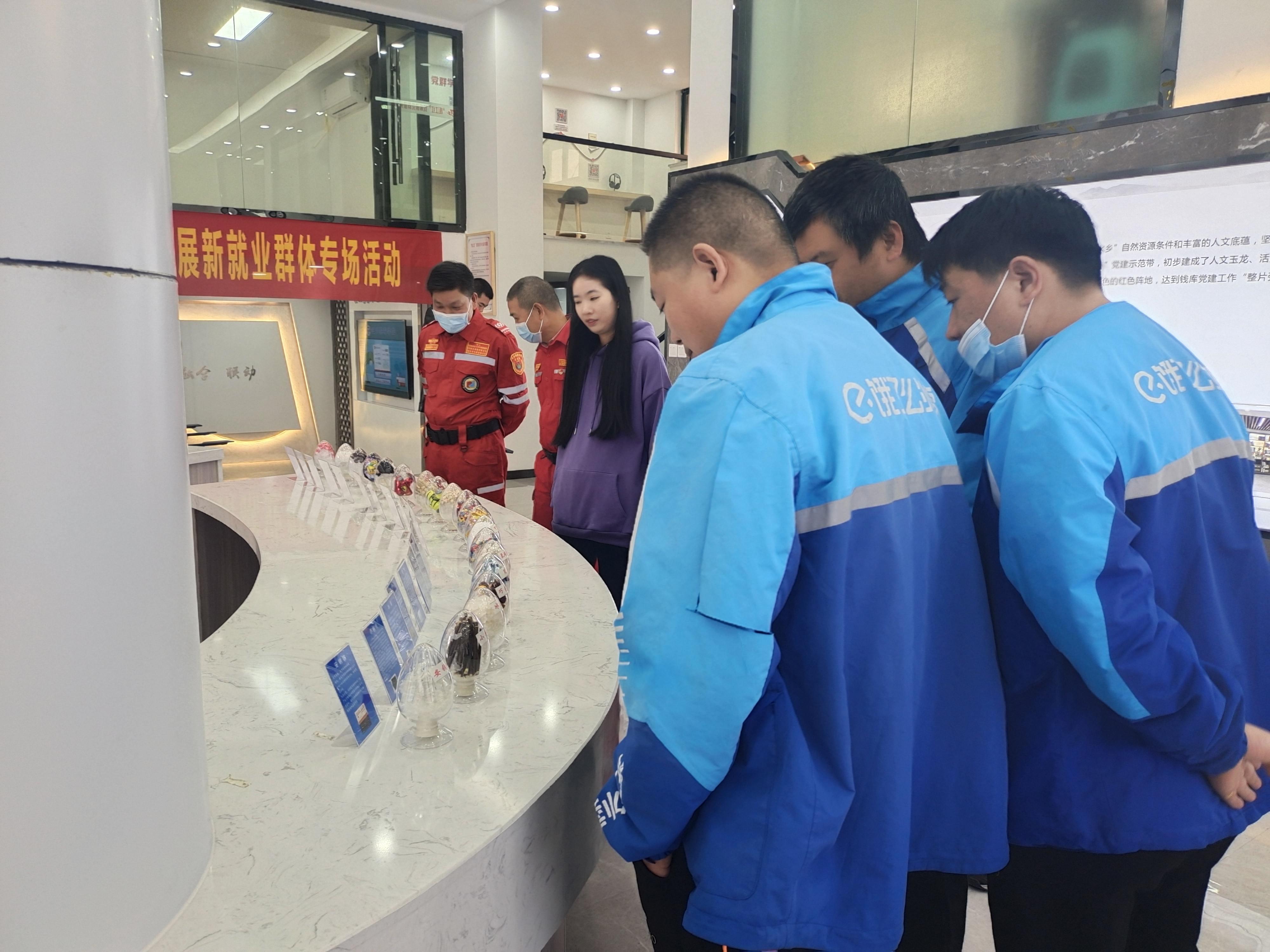 金砂镇组织开展禁毒宣传活动,村禁毒知识宣传活动现场