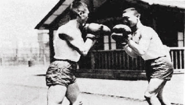 中国武术现身柏林奥运，打翻200斤芬兰选手，希特勒亲手赠送礼物