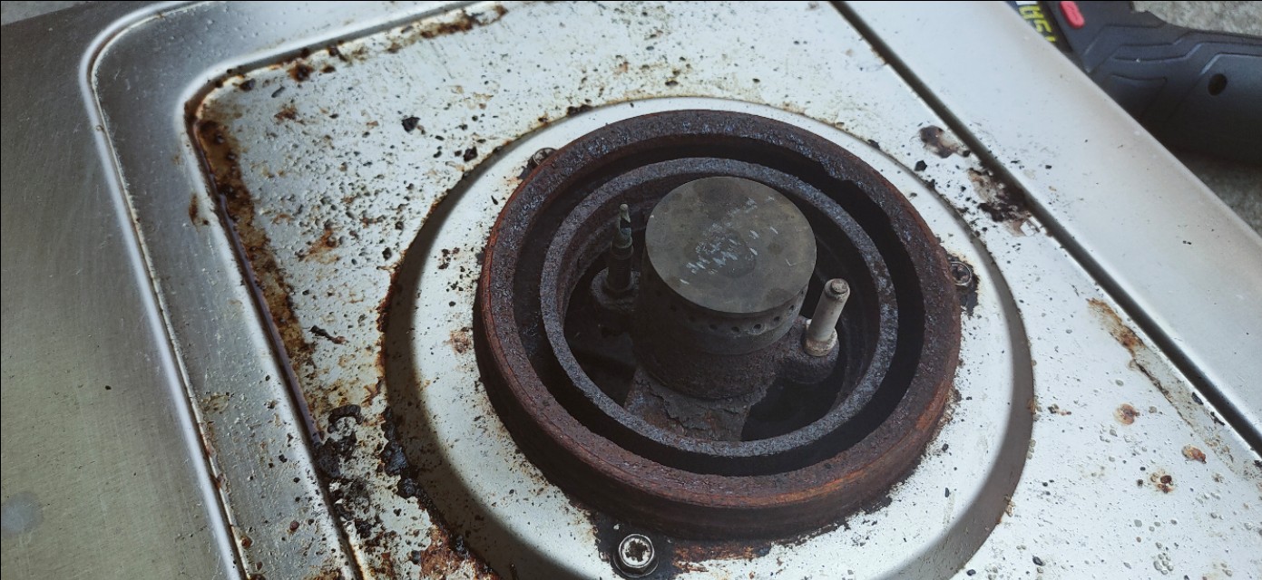 煤气灶松手就灭火怎样修理,煤气灶点着火老是灭怎么快速解决