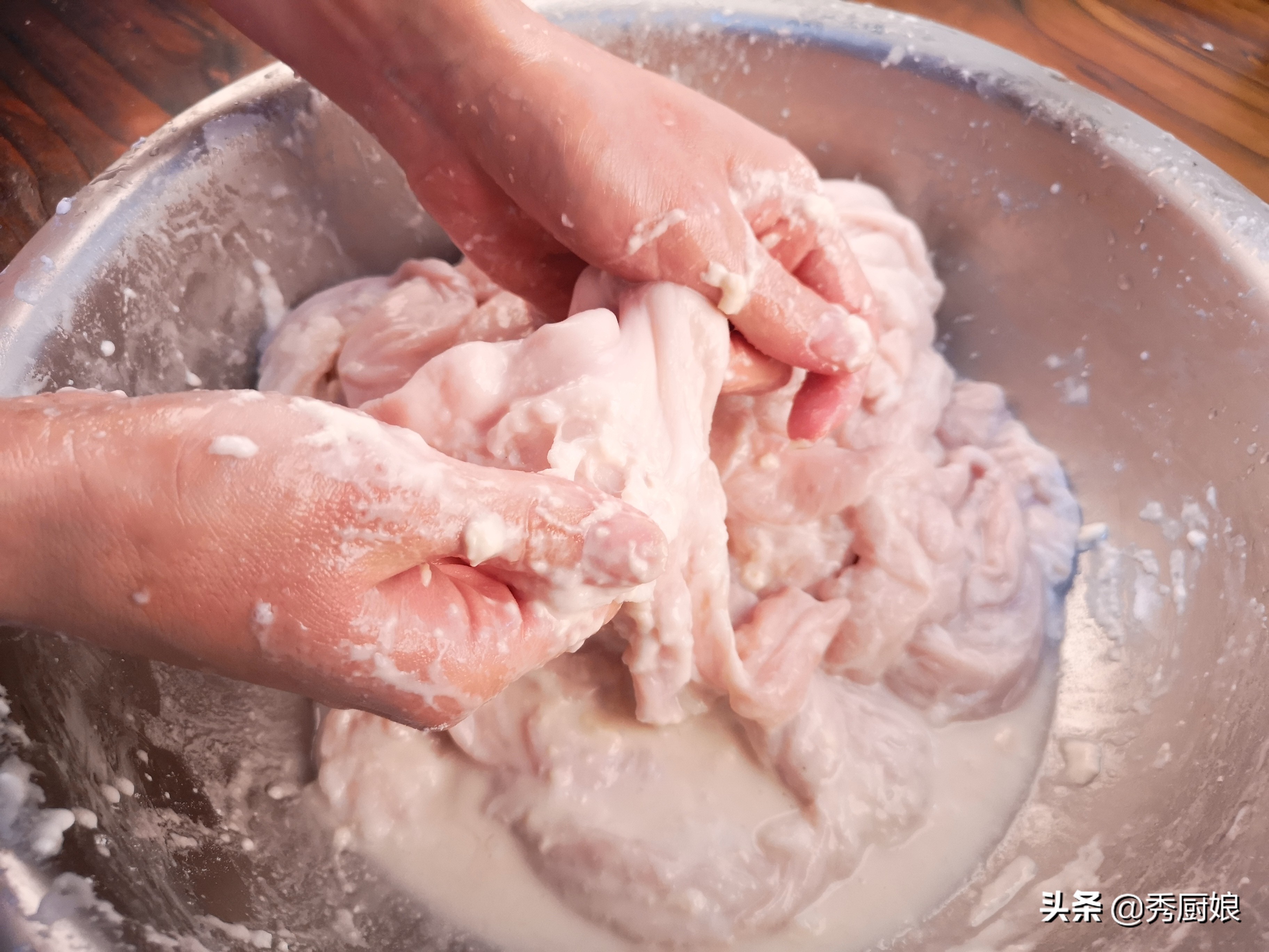 为何洗猪大肠要放碱和醋,猪大肠不用醋怎么洗