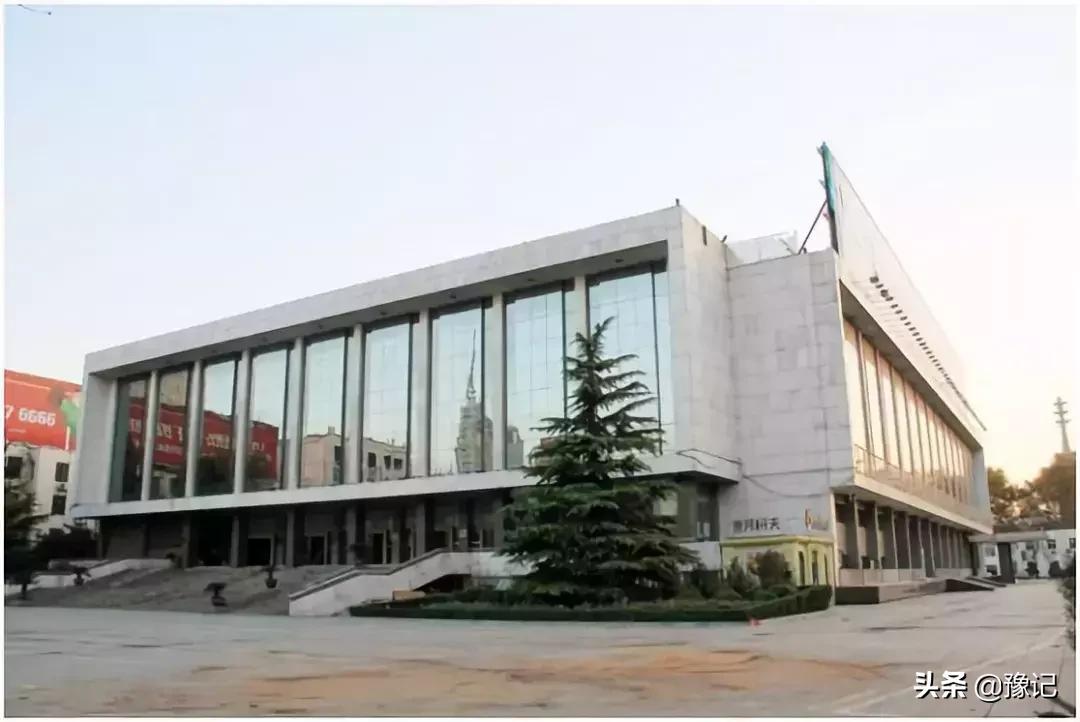 郑州十年的变化,郑州78岁老人为变年轻花30万