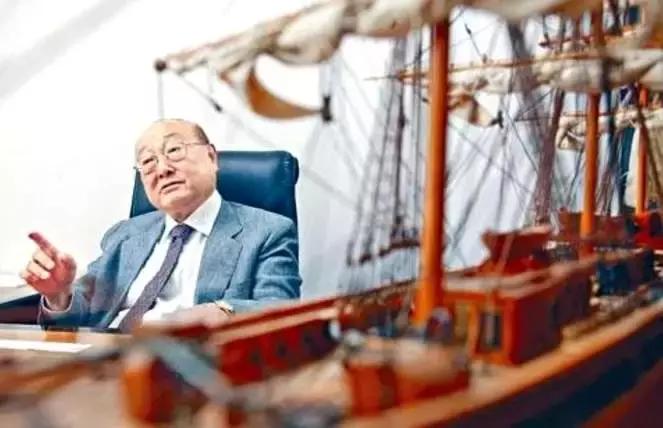 包玉刚和希腊船王,包玉刚和李嘉诚谁更有钱