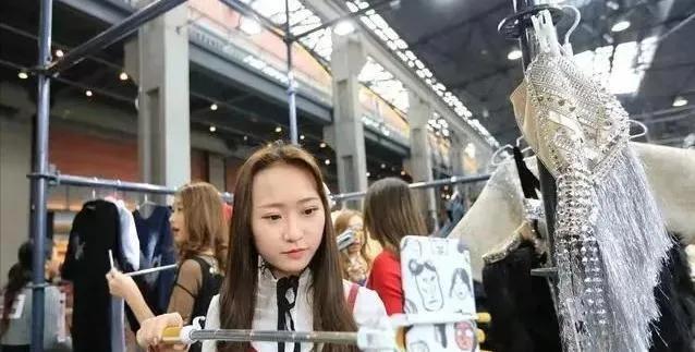 快手除了带货还能怎么挣钱,快手最新版本的怎么赚钱