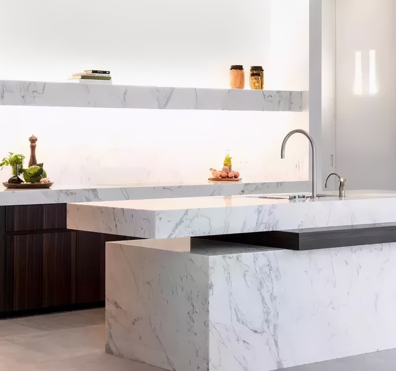 橱柜台面用大理石好还是石英石好,橱柜大理石台面宽度标准