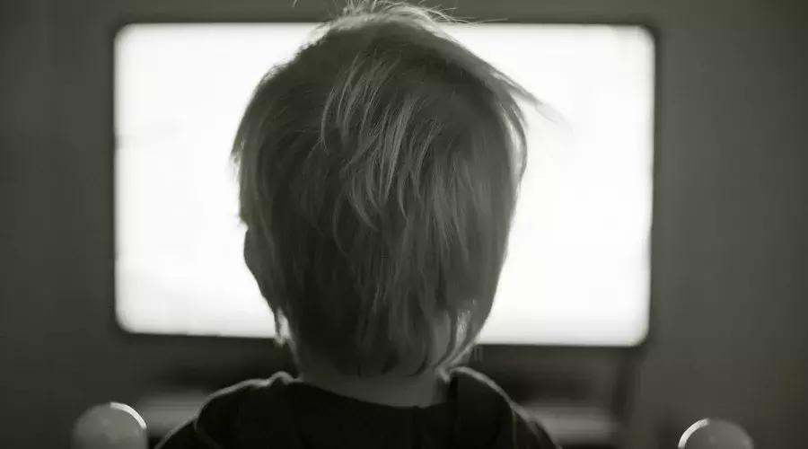 宝宝看早教视频有益还是有害,婴儿可以看早教吗