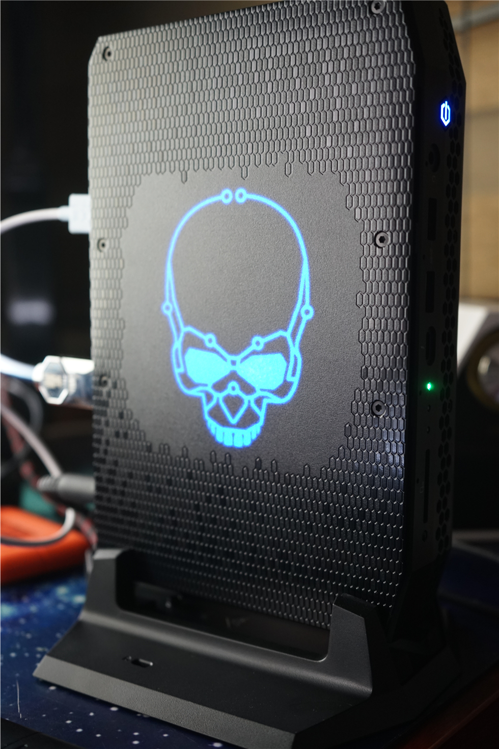 矿潮火热没显卡？桌面空间不够？5款迷你主机和NUC解君忧