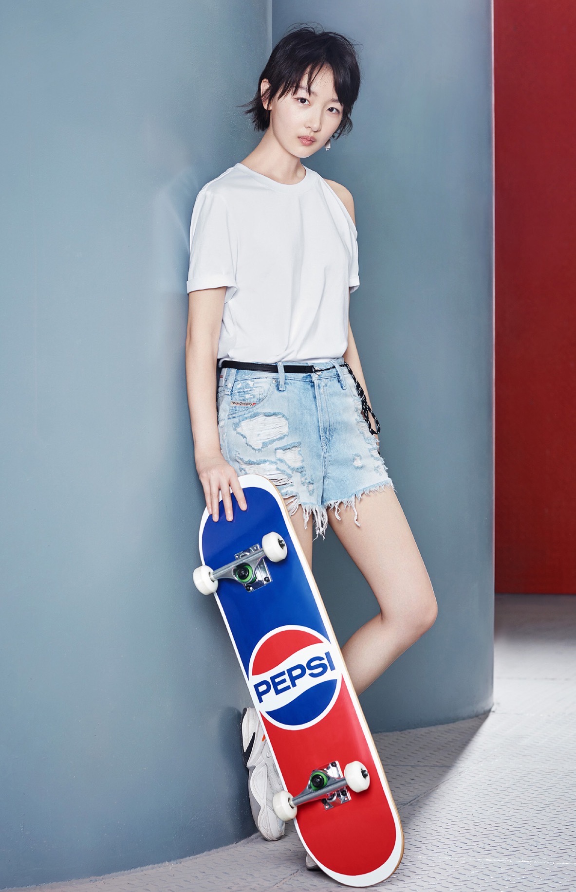 最丑谋女郎？1米6周冬雨划重点示范，“平平无奇”也能气场十足