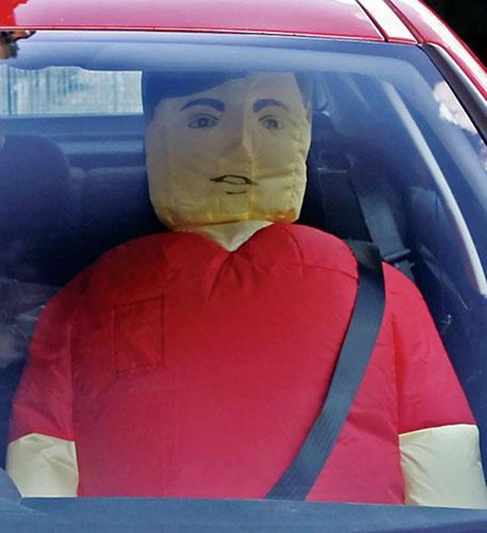 小孩开车上高速被罚,男子接送邻居孩子上下学被罚3万