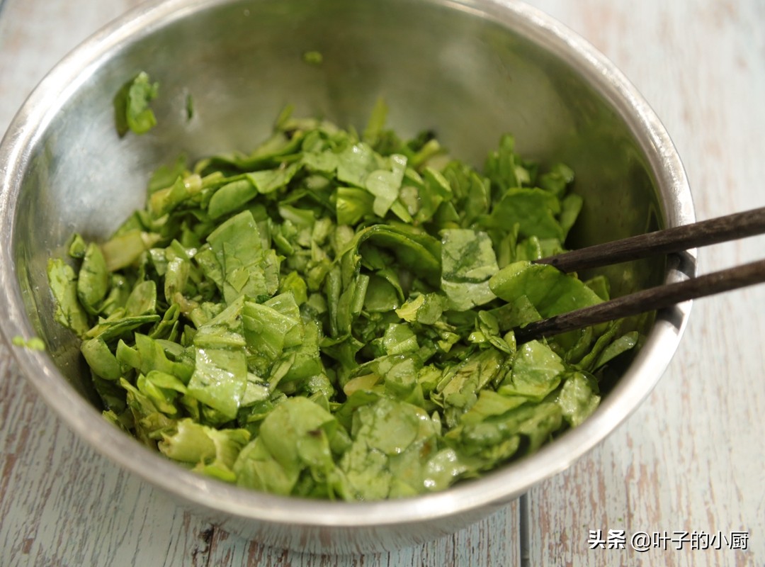一把蔬菜，三两“秘制粉粉”，比肉还香！知道的人非常少！