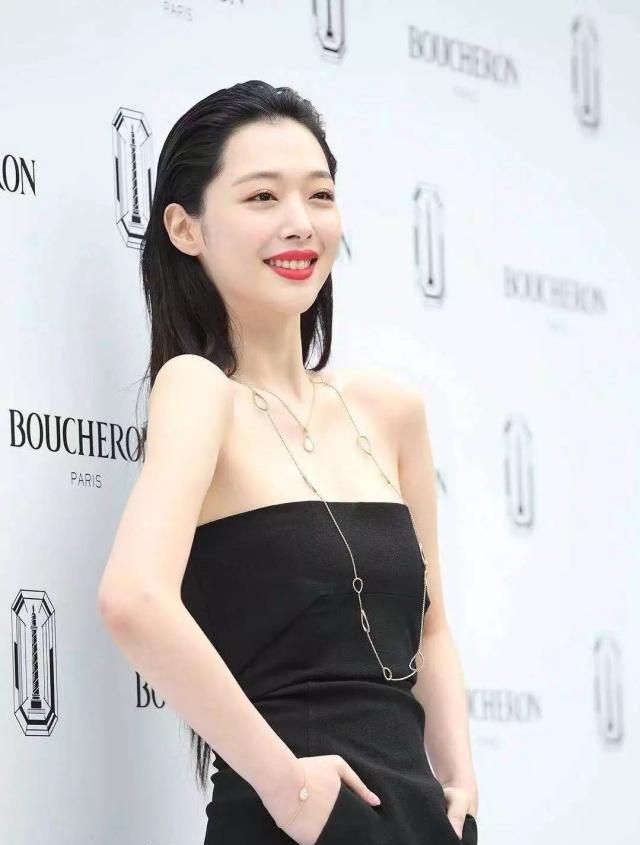 雪莉穿红西装,雪莉黑色抹胸礼服油头