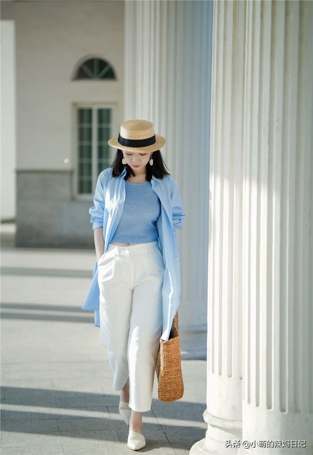 马丁靴搭配连帽风衣,冬天穿风衣千万别配两种裤子