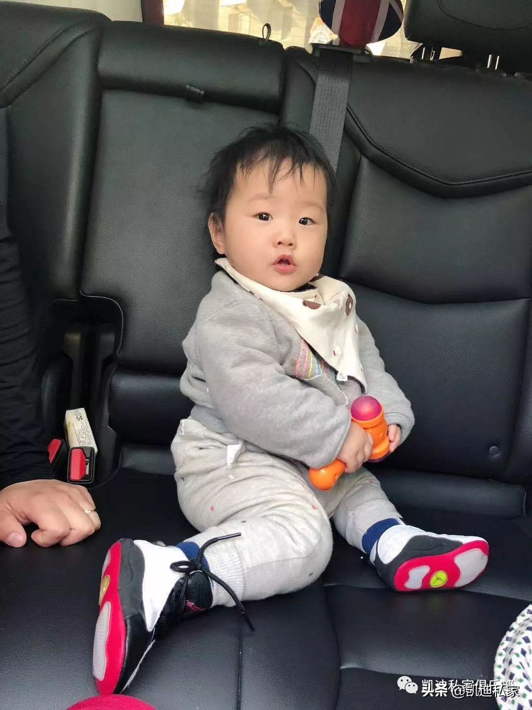 坐着奔驰长大的孩子,坐着儿子开的车倍感幸福