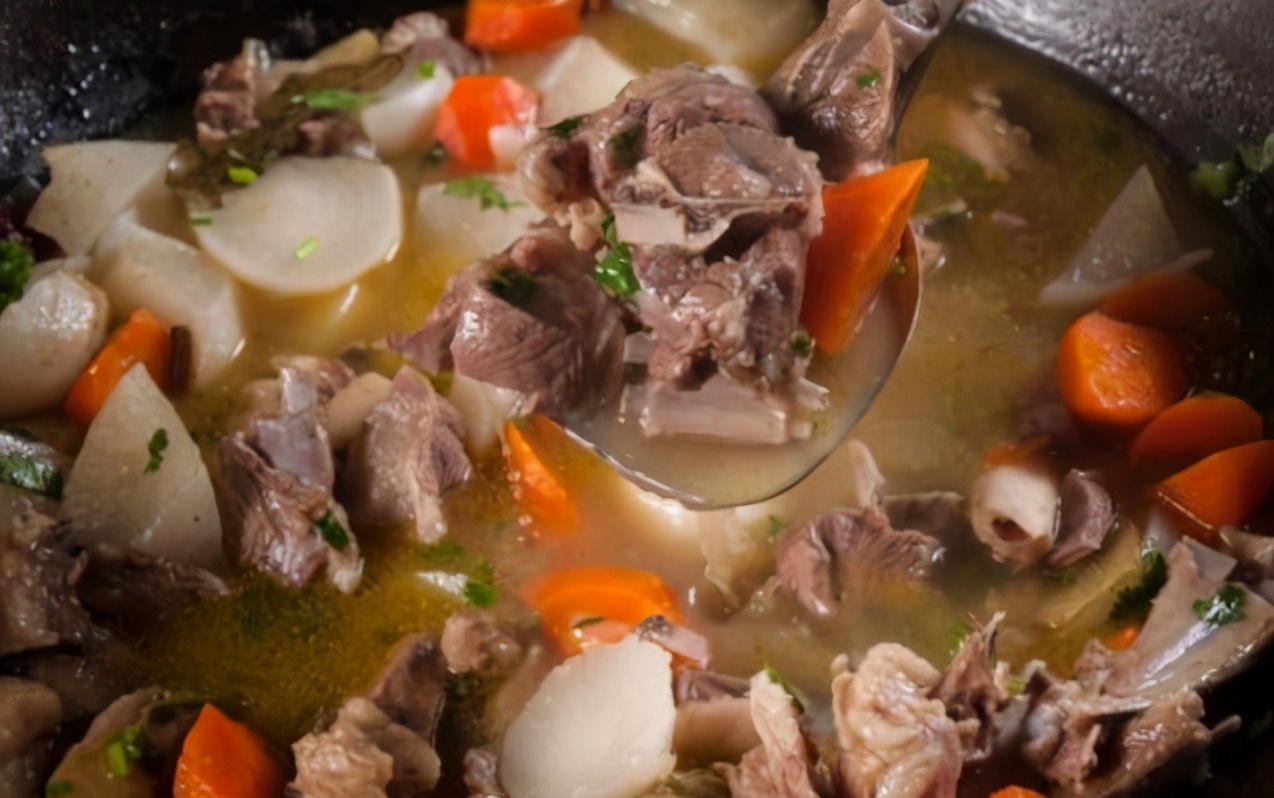 炖羊肉时牢记三不放,炖羊肉只放4种料羊肉没膻味