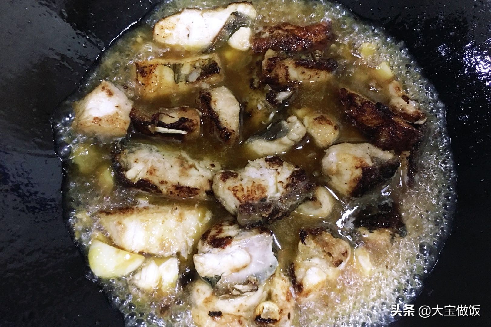 冷冻过的河鱼怎么烧没有土腥味,冰冻鱼怎么煮白汤