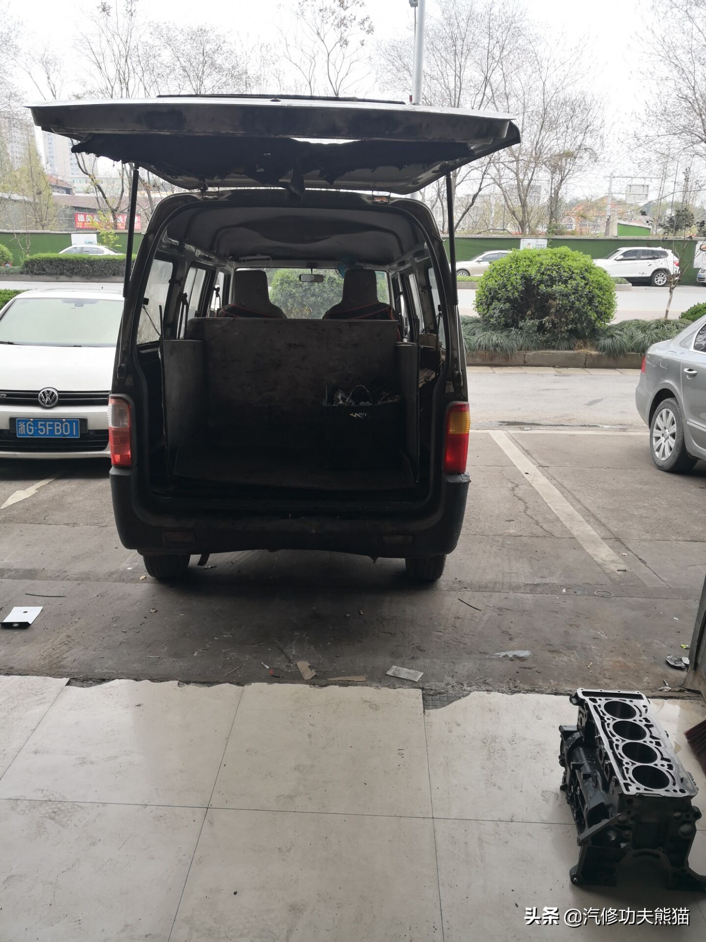 奥迪为何不能解决发动机烧机油,奥迪q5lea888三代发动机烧机油么