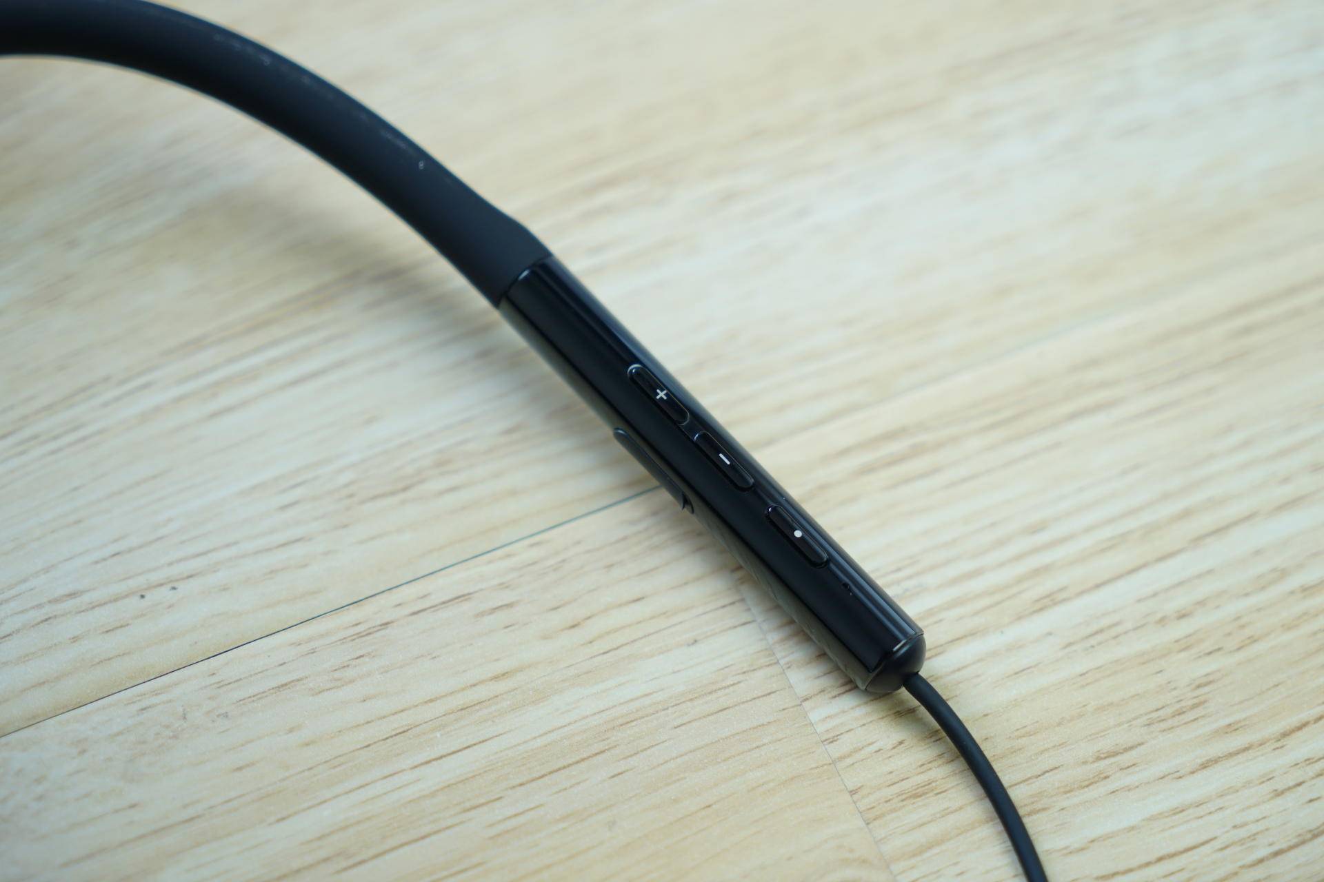 小米降噪项圈对比华为freelace,小米蓝牙降噪项圈耳机使用方法