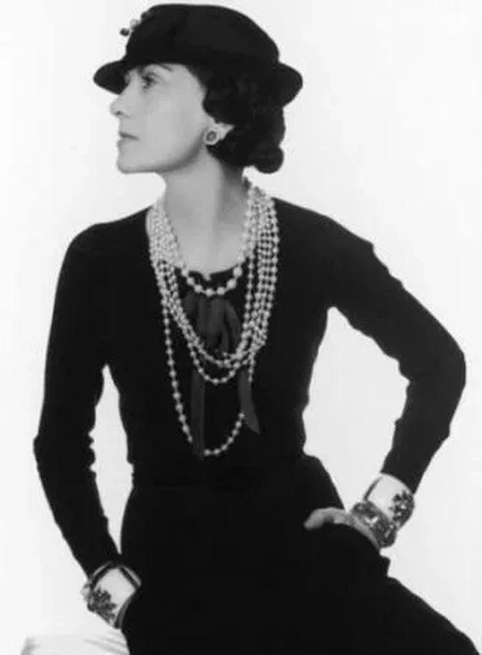 极简高级黑高级的设计气质,极简轻奢高级黑设计