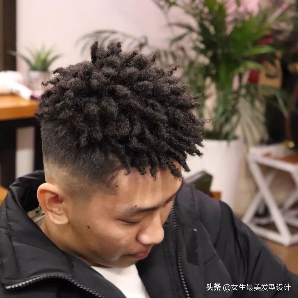 黑皮肤适合的发色卷发,黑皮肤适合烫什么发型好