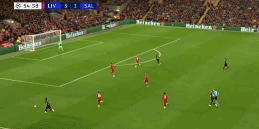 南野拓实是韦世豪的手下败将,韦世豪连轰两脚世界波南野拓实