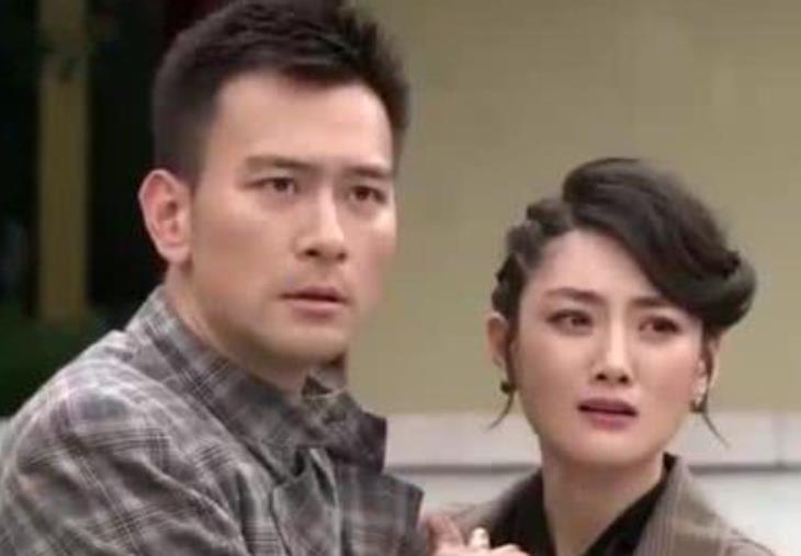 丈夫带着三个孩子和妻子逃亡,丈夫带着妻子女儿逃命