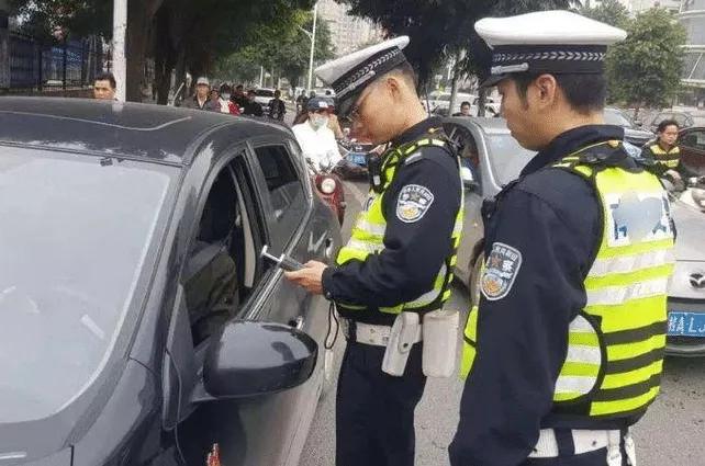 车窗透光率大于70%否则罚款扣分,车窗膜透光性差违法吗