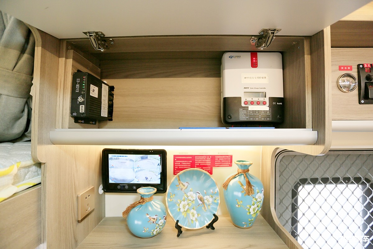 性价比入门房车,新飞国六平头轻卡房车