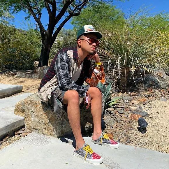 一双Vans居然炒到了上万？联名就是贵，一直联，一直贵