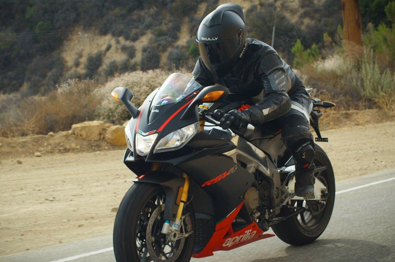 科技感军用ar智能头盔,中国最新智能头盔