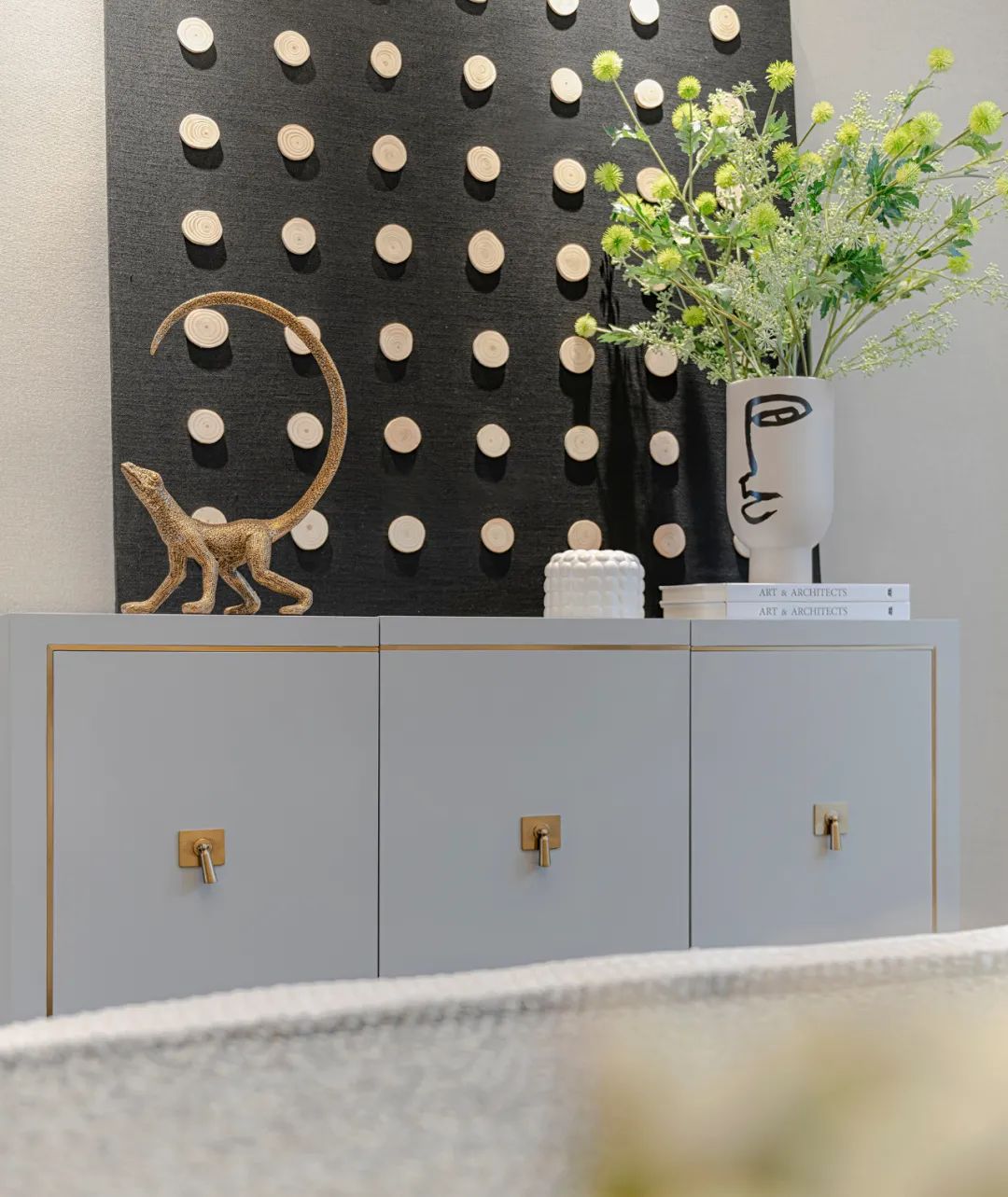 轻奢现代整体空间搭配,将空间的现代轻奢感释放