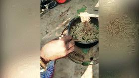 水里打球的少年,水中踢球的少年考上大学