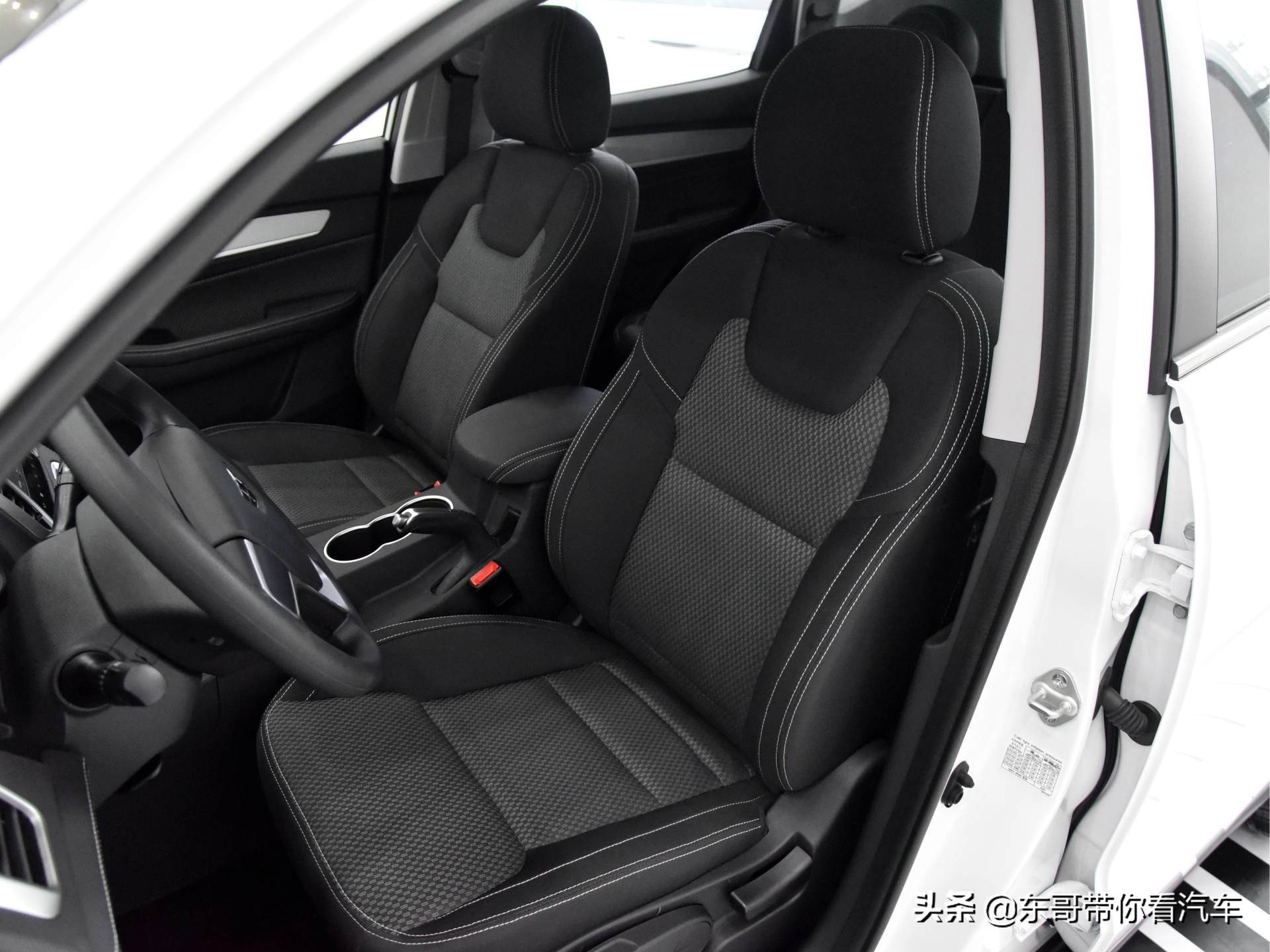 价格低空间大油耗低的suv,2016年1.8升手动豪华版远景x6图片