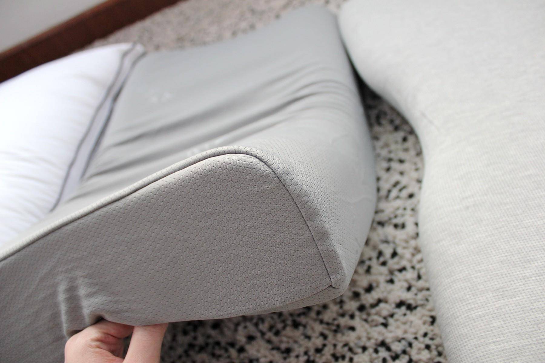 乳胶和太空记忆棉枕头哪个好,记忆棉波浪枕头真实测评