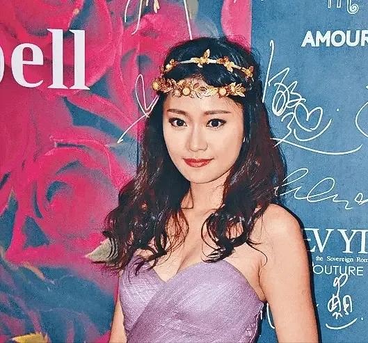 嫩模伍智恒：嫁入豪门，5年瘦成44斤，丈夫再娶很恩爱，她呢？